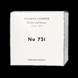 Opakowanie herbaty Teministeriet No 731 Rooibos Licorice, zawierającej rooibos z dodatkiem lukrecji. Herbata przeznaczona do zaparzania w temperaturze 100°C przez 5–8 minut. Eleganckie, minimalistyczne pudełko w kolorze białym, z czarnymi napisami, które idealnie pasuje do estetyki nowoczesnych herbat premium.