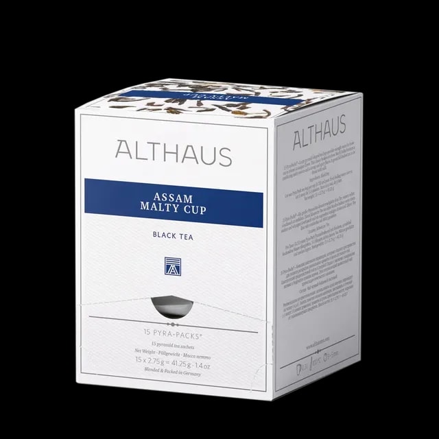 Opakowanie herbaty Althaus Assam Malty Cup, intensywna czarna herbata, zawierające 15 indywidualnie pakowanych saszetek, z eleganckim niebiesko-białym designem, wyprodukowane w Niemczech