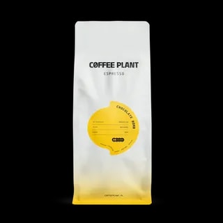 Opakowanie kawy Coffee Plant Chocolate Bomb Espresso o wadze 1 kg. Wysokiej jakości mieszanka ziaren pochodzących z Brazylii, przygotowana specjalnie pod espresso. Ziarna są palone w średnim stopniu, aby uzyskać wyraźne nuty czekolady, co czyni tę kawę idealnym wyborem dla miłośników gładkiego i kremowego espresso o słodkim, czekoladowym smaku.