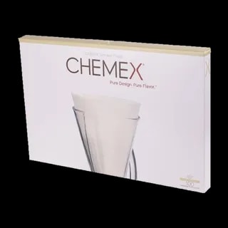Filtry papierowe Chemex, białe i niezłożone, przeznaczone do zaparzacza o pojemności 3 filiżanek. W opakowaniu 100 sztuk filtrów, które zapewniają czysty, pełny smak kawy przy metodzie przelewowej.
