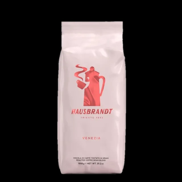 Białe opakowanie kawy Hausbrandt Venezia 1 kg z czerwoną grafiką dzbanka i kubka