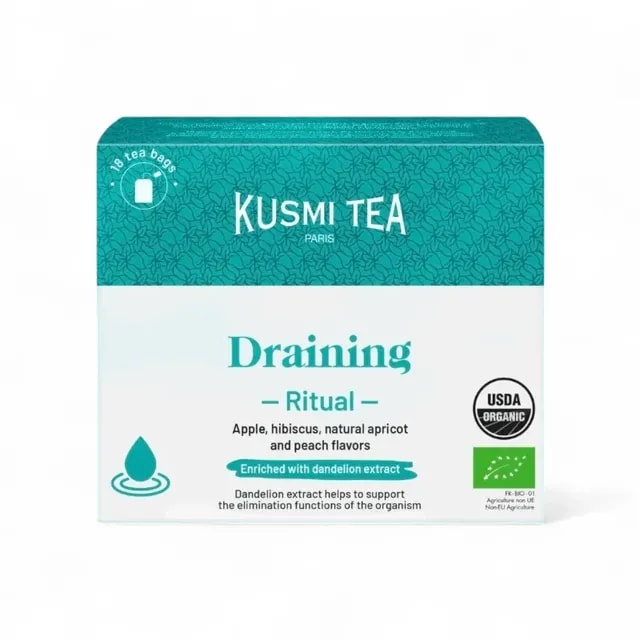 Opakowanie herbaty Kusmi Tea Draining Ritual, które zawiera 18 torebek, zostało wzbogacone o ekstrakt z mniszka lekarskiego oraz naturalne smaki jabłka, hibiskusa, moreli i brzoskwini. Idealna do wspierania funkcji eliminacyjnych organizmu, ta ekologiczna herbata jest doskonałym wyborem dla miłośników zdrowych naparów.