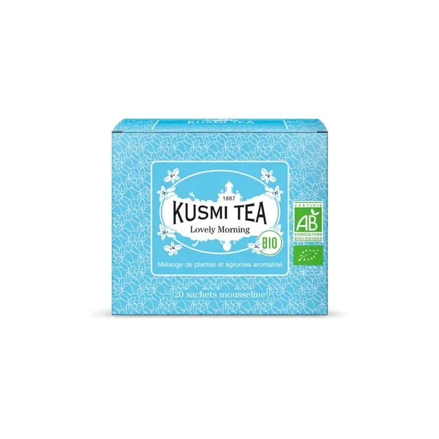 Opakowanie herbaty Kusmi Tea Lovely Morning zawiera 20 ekologicznych saszetek z mieszanką ziół i owoców cytrusowych. Idealna na poranek, ta aromatyczna herbata dostarcza energii i orzeźwienia, doskonale wpisując się w ofertę naszego sklepu z kawą i herbatą.