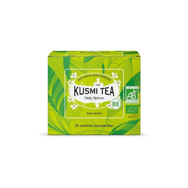 Opakowanie herbaty Kusmi Tea Only Spices zawiera 20 biodegradowalnych saszetek, które są idealne do parzenia aromatycznych naparów. Ta ekologiczna mieszanka ziołowa bez dodatku teiny zachwyca intensywnym smakiem, będąc doskonałym wyborem dla miłośników herbaty i zdrowego stylu życia.