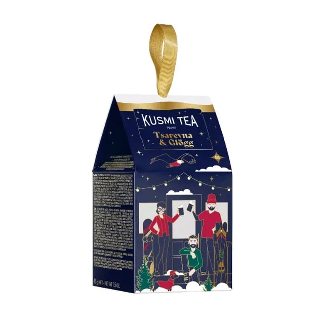 Opakowanie herbata Kusmi Tea Tsarevna & Glögg prezentuje się w świątecznym klimacie z ilustracjami postaci i dekoracjami. Idealna na zimowe wieczory, ta wyjątkowa herbata łączy w sobie aromaty przypraw korzennych, dostarczając przyjemnych doznań smakowych dla miłośników herbaty.