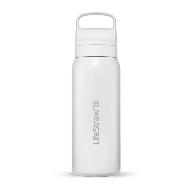 Biała butelka LifeStraw Go 2.0 Steel o pojemności 0,7 litra z pionowym logo i uchwytem, wykonana ze stali nierdzewnej, ustawiona na białym tle.