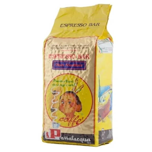 Opakowanie kawy espresso w ziarnach Espresso Bar, ważące 1 kg, idealne do przygotowania aromatycznego espresso w domowych warunkach lub w kawiarni. Toważyszy mu klasyczny wizualny design oraz bogaty smak, zapewniający doskonałą jakość napoju.