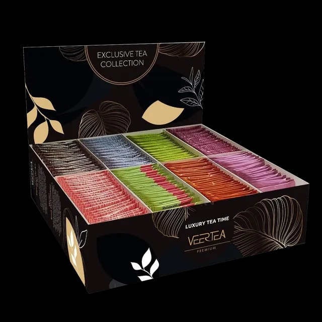 Zestaw herbat Veertea Premium zawiera 200 starannie zapakowanych saszetek w eleganckim, czarno-złotym ekspozytorze z motywem liści i napisem „Exclusive Tea Collection”. Bogactwo kolorów i smaków sprawia, że jest to idealna propozycja do biura, hotelu lub prezentu dla miłośników herbaty.