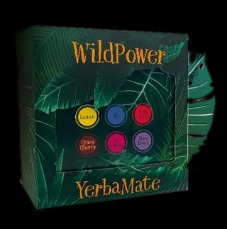 Opakowanie zestawu degustacyjnego WildPower Yerba Mate z sześcioma różnymi smakami: Lemon, IO, Wild Cherry, Crazy Cherry, The Original i Very Berry. Opakowanie ozdobione jest zielonymi liśćmi i ma napisy w stylu ręcznie pisanym.