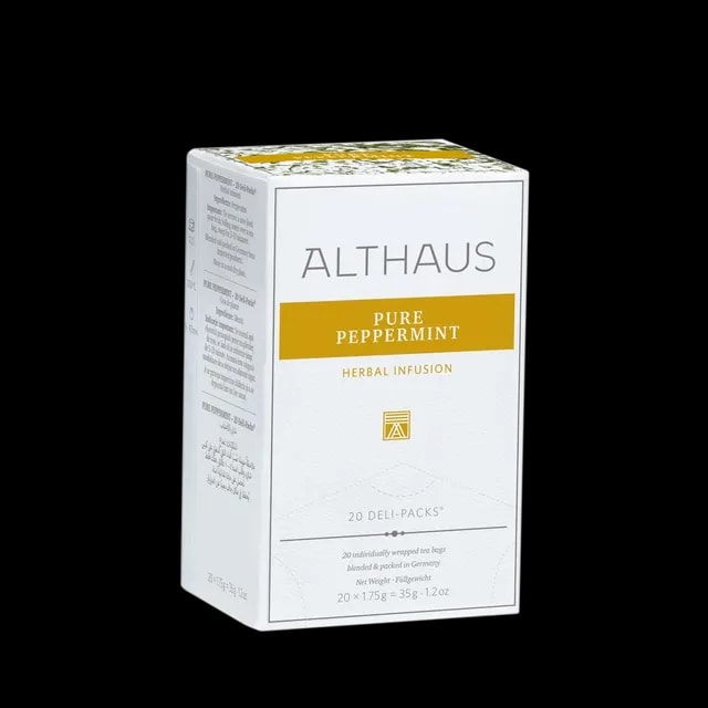 Opakowanie herbaty ziołowej Althaus Pure Peppermint, organiczna infuzja z miętą, zawierające 20 indywidualnie pakowanych saszetek, z eleganckim żółto-białym designem, wyprodukowane w Niemczech