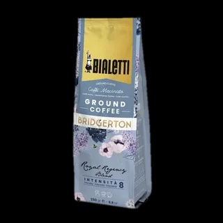 Opakowanie mielonej kawy Bialetti Bridgerton Royal Regency Blend o intensywności 8, waga 250g, z eleganckim wzorem kwiatowym w stylu regencyjnym na tle żółto-niebieskim