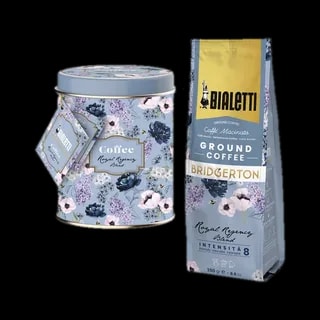 Komplet produktów Bialetti z serii Bridgerton, zawierający puszka na kawę i opakowanie mielonej kawy o intensywności 8, zdobione eleganckim kwiatowym wzorem w pastelowych odcieniach niebieskiego i różu