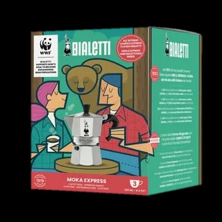 Opakowanie kawiarki Bialetti Moka Express 3 tz, które jest częścią specjalnej edycji wspierającej WWF. Na zdjęciu widoczne jest pudełko z kolorową grafiką przedstawiającą ludzi pijących kawę oraz niedźwiedzia, symbolizującego ochronę zagrożonych gatunków. Opakowanie zawiera kawiarkę Moka Express o pojemności 3 filiżanek (130 ml) oraz torbę Bialetti. Na pudełku znajdują się również informacje o historii marki Bialetti, datującej się od 1933 roku, oraz wspomnienie o opatentowanym systemie parzenia kawy. Produkt promuje inicjatywy WWF mające na celu ochronę zagrożonych populacji niedźwiedzi.