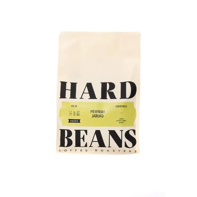 Opakowanie kawy filtracyjnej Pewniak Jabłko od HARD BEANS, które oferuje jedyną w swoim rodzaju mieszankę smaków. Idealny wybór dla miłośników kawy, którzy pragną odkryć nowe aromaty w codziennej parze.
