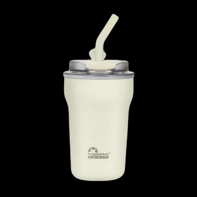 Bidon Majestic Sport Hoody o pojemności 420 ml w eleganckim, kremowym odcieniu bieli. Wyposażony w transparentną, szarą pokrywkę z wbudowaną słomką, zapewniającą wygodę użytkowania. Minimalistyczny design z widocznym logo Majestic Sport na korpusie. Idealny wybór na każdą okazję, zarówno do pracy, jak i na trening, gwarantując stylowy wygląd i praktyczność.