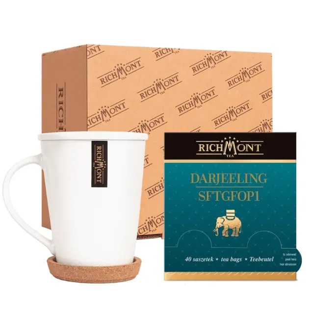 Zestaw zawiera elegancką filiżankę oraz 40 saszetek herbaty Darjeeling SFTGFOP1 marki RICHMONT. Idealny wybór dla miłośników herbaty, który łączy w sobie wysoką jakość oraz estetyczny design.